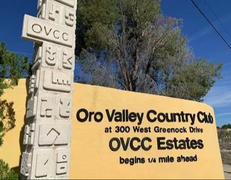 Oro Valley Country Club Estates Entrance sign with totem pole like public art sculpture